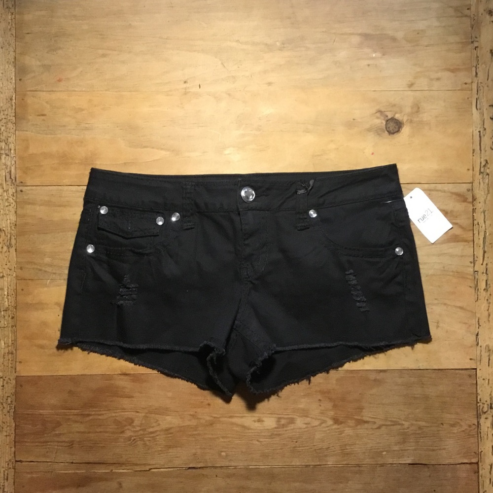 🌸5/25 Rue21 rhinestone jean shorts